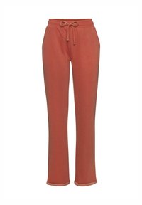 Pantalones de chándal color rosa con un ajuste relajado, cintura con cordón y tejido suave. Presentan un corte recto y dobladillos con un leve detalle de puño.
