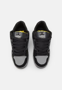 DC Shoes STAG UNISEX - Sportcipő - grey/black/yellow