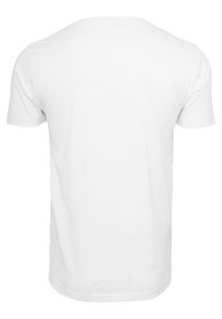 Eenvoudig wit T-shirt, korte mouwen, ronde halslijn, zachte katoenmaterialen, geen grafische details, gladde textuur, standaard pasvorm.