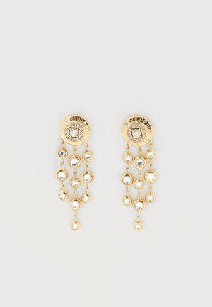 Boucles d'oreilles pendantes en ton or avec plusieurs cristaux ronds clairs disposés en trois rangées verticales à partir d'une base ronde sertie de cristaux.