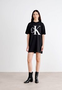 Calvin Klein Jeans BOLD BOYFRIEND DRESS - Trikotāžas kleita - black/white