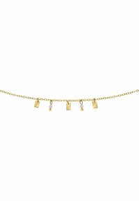 Gouden ketting met vijf geometrische hangercharms, sommige met kleine kralen, die een gladde afwerking en een minimalistisch ontwerp tonen.