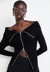 Weekday VANNA OFF SHOULDER ZIP CARDIGAN - Strickjacke - black