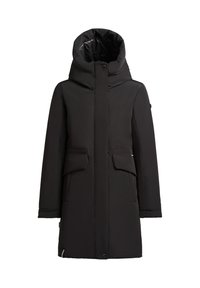 Sort isoleret parka med hætte, der har en frontlynlås, to store forlommer og tekstureret stof til varme og beskyttelse.