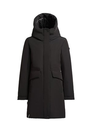 Parka aislante negra con capucha, que cuenta con un cierre frontal, dos grandes bolsillos frontales y una tela texturizada para calidez y protección.
