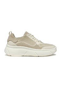 Sneaker in maglia beige con tomaia testurizzata, accenti in suede, colletto imbottito e suola in gomma bianca spessa con battistrada decorato.