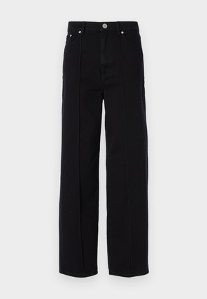 Juodi džinsai plačiomis kojomis su aukštu liemeniu, turintys penkis kišenių, metalinį mygtuko užsegimą ir tiesias siūles iš šonų.