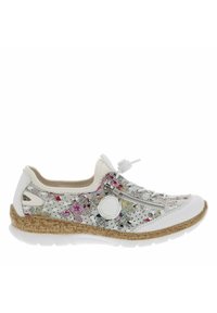 Baskets légères avec une tige en maille multicolore dotée de speckles, des accents synthétiques blancs et une semelle texturée semblable à du liège.