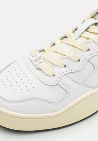 Diesel S-UKIYO MID X UNISEX - Sapatilhas de cano alto - white