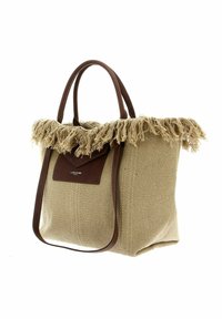 Tkaná jute taška s třásněmi na vršku a hnědými faux koženými akcenty. Obsahuje robustní ucha a texturovaný povrch.