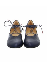 Marineblaue Lederschuhe mit abgerundeter Zehenpartie, Schnürdesign und Ausschnitten an den Seiten. Glatte Textur, minimalistischer Stil, flache Sohle.