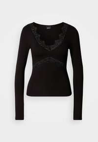 Μαύρο τοπ με μακριά μανίκια και βαθύ ντεκολτέ σε σχήμα V, με ευαίσθητο μαύρο δαντελένιο περίγραμμα κατά μήκος του λαιμού και στο κέντρο, απαλό ύφασμα, εφαρμοστή γραμμή.