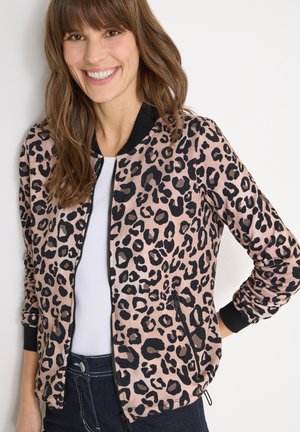 Bomberjakke med leopardprint i blødt pink stof, med sort ribbet krave og manchetter samt sidelommer med lynlås.