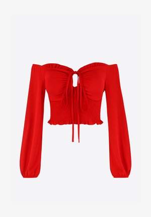 Rotes schulterfreies, kurzes Oberteil mit langen Puffärmeln, geraffter Vorderseite und Bindverschluss. Verfügt über einen Rüschensaum und eine glatte Textur.
