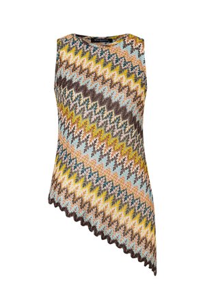 Haut sans manches en maille avec un motif en zigzag multicolore jaune, marron, bleu et beige, présentant un ourlet asymétrique avec bords festonnés.