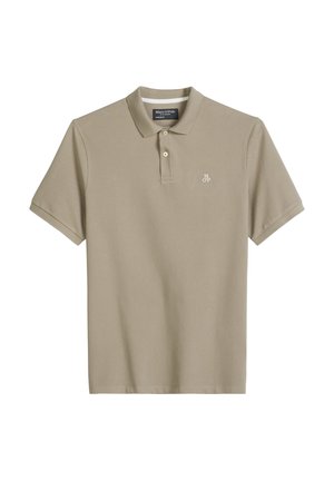 Beige poloshirt met korte mouwen, twee knopen, klein "MOP" logo op de linkerborst en een klassieke kraag.
