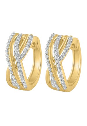 Par de pendientes de aro de oro con tres filas diagonales de pequeños diamantes blancos redondos en cada pendiente.