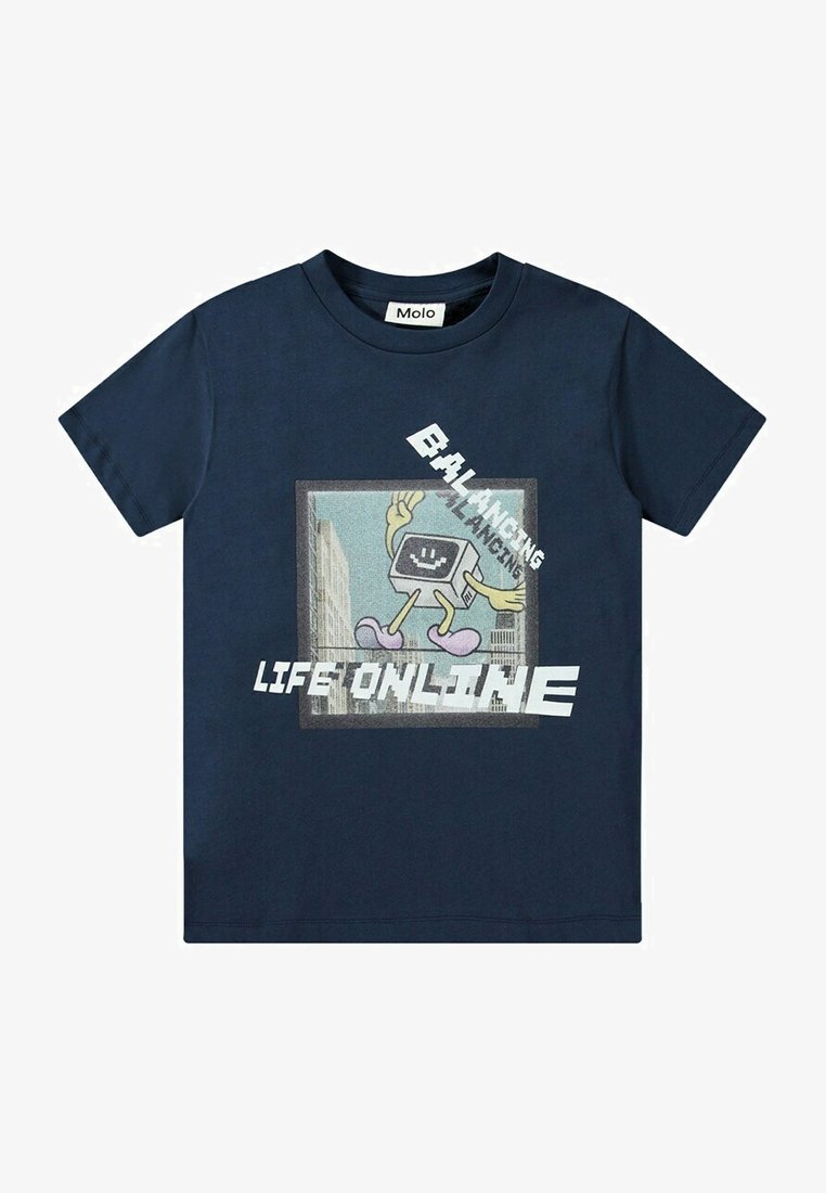 Marineblå bomulds t-shirt med grafisk design af en computerkarakter med hænder og teksten "BALANCING LIFE ONLINE." Korte ærmer, rund halsudskæring.