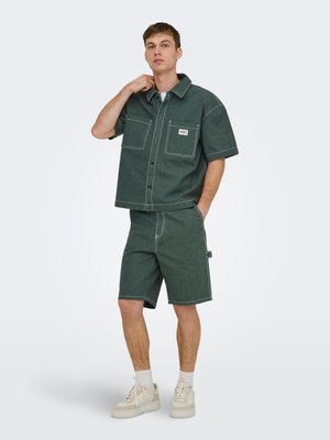 Only & Sons JEANS-SHORTS ONSEDGE MID RISE GERADE GESCHNITTEN 5-POCKET-SHORTS - Džínové kraťasy - dark green denim