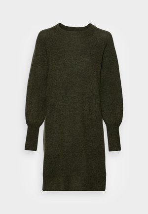 Strikket kjole i mørkegrøn med rund halsudskæring, lange pufærmer og ribbede manchetter. Blød tekstur, midt på låret længde, minimalistisk design.