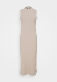 Abito beige senza maniche a coste con collo alto, dotato di uno spacco laterale e di un design aderente, realizzato in un tessuto morbido ed elastico.