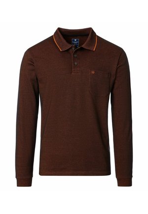 Langarm-Poloshirt aus dunkelbraunem Stoff mit strukturierter Oberfläche, mit einem orangen Akzent am Kragen, drei Knöpfen und einer Brusttasche.