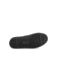 Zwarte rubberen zool met textuur in horizontale en verticale groeven, voorzien van een klein gegraveerd logo. Duurzaam materiaal voor grip.