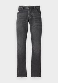 Jeans de mezclilla gris oscuro con corte recto, cinco bolsillos, cierre de botón de metal y un ligero desgastado en la superficie del tejido.