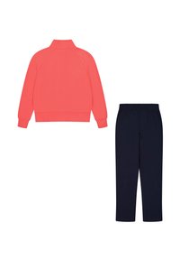 Koraal kleurige zip-up jack met een staande kraag en elastische manchetten, gecombineerd met marineblauwe sweatpants met elastische taille. Glad geweven stof zonder opvallende patronen.