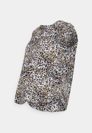 Top de manga corta con un corte holgado, con un estampado de leopardo en tonos negros, marrones y blancos, hecho de una tela ligera.
