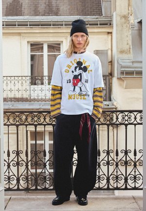 Bershka MICKEY MOUSE PRINT SHORT SLEEVE  - T-Shirt print - white