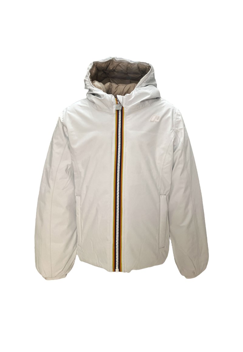 Giacca isolante bianca con cappuccio aderente, dotata di zip frontale con una striscia multicolore, polsini elasticizzati e due tasche laterali.