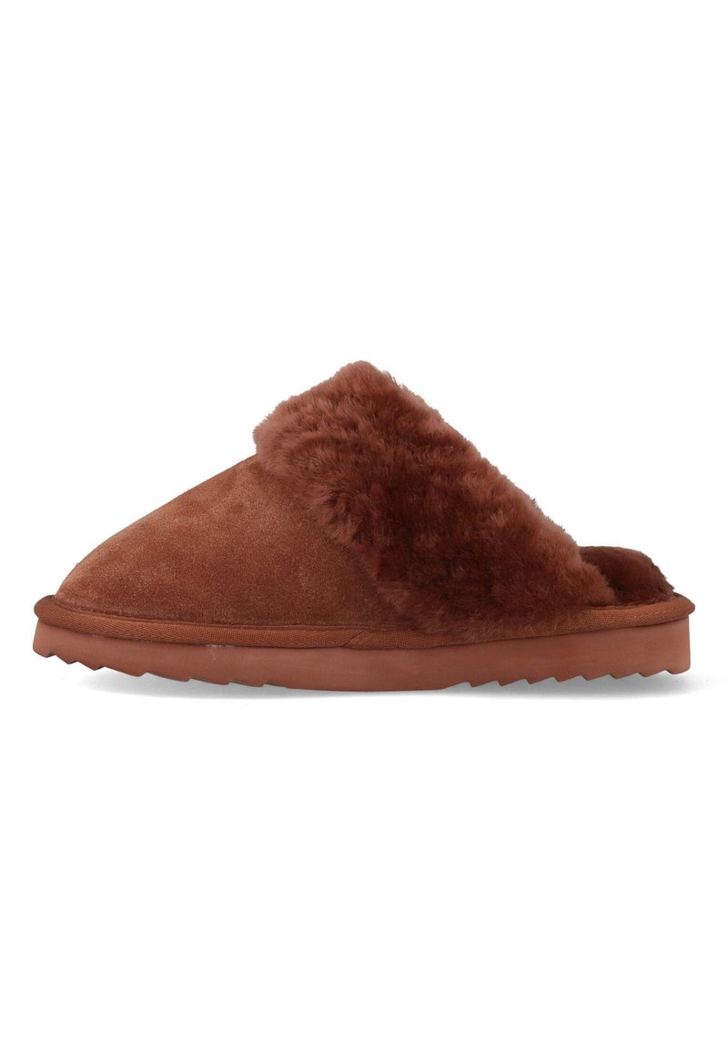 Bruine suède pantoffels met een fluffy leren rand, gesloten teenontwerp, flexibele rubberen zool en een platte, gestructureerde buitenzool voor grip.