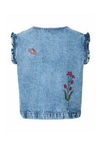 Veste en jean bleu clair avec manches à volants, broderie de papillon rose en haut à gauche et broderie de fleur rouge en bas à droite.