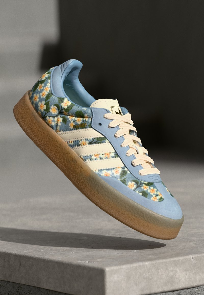 adidas Originals SAMBAE X LIBERTY LONDON - Tenisice - cream white/tactile blue/gold metallic