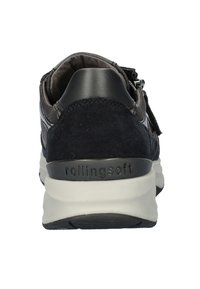 Schwarze Wildleder- und synthetische Sneaker mit grauen Akzenten, einem gepolsterten Kragen und einer abgerundeten Zehenpartie. Mit Markenlogo an der Ferse und einer dicken Außensohle.