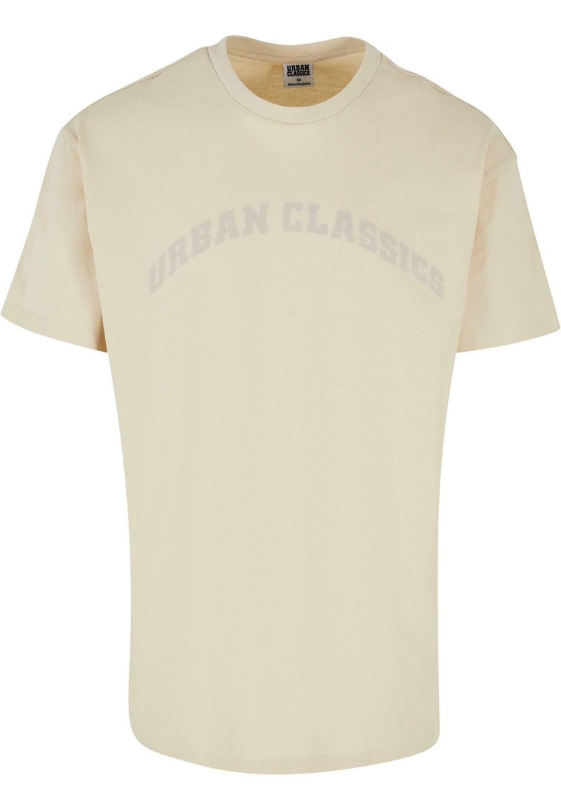 Világos bézs, rövid ujjú póló, puha anyagból készült. A mellkason finom ívben van feltüntetve az "URBAN CLASSICS" felirat.