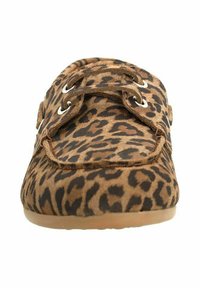 Leopardenmuster Mokassinschuh in Braun und Schwarz, aus weichem Wildleder, mit runder Zehenpartie, Schnürdesign und Gummisohle.