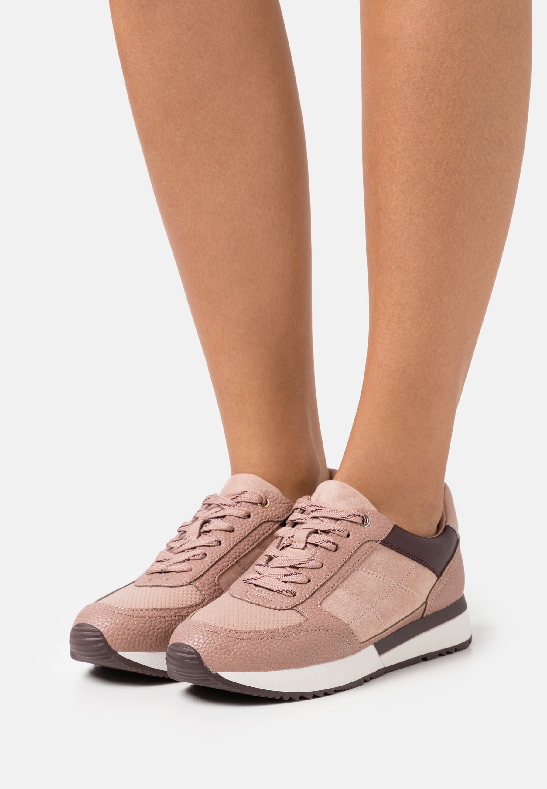 Femme Baskets basses Femme Baskets basses