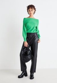 ONLY ONLJEANETT LIFE OFF SHOULDER - Džemperis - green bee melange