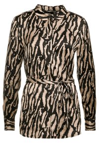 Blouse imprimé animal beige et noir. Manches longues, col classique, taille ceinturée, tissu lisse avec un motif strié.