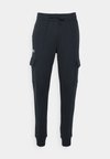 RIVAL FLEECE - Träningsbyxor - black/white