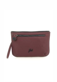 Borsa in pelle bordeaux con chiusura superiore a zip, tasca frontale con zip e un cinturino da polso; logo impresso sul davanti. Superficie liscia.