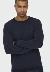 Only & Sons LEGERER GEPUNKTETER LONGSLEEVE - Jersey de punto - navy blazer