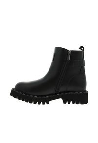 Botte chelsea en cuir noir avec fermeture éclair, semelle épaisse à crans et tirant au talon. Présente une finition lisse et des éléments de design minimalistes.