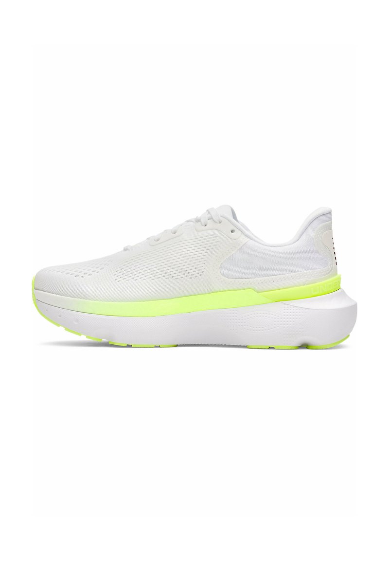 Zapatillas deportivas blancas con parte superior de malla y sintético, que presentan una entresuela de color amarillo-verde brillante y detalles texturizados en los laterales.