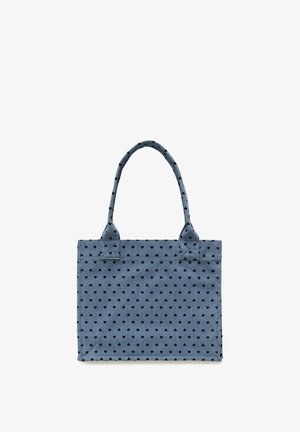 Blauwe stoffen boodschappentas met twee handvatten, versierd met een patroon van kleine zwarte hartjes die gelijkmatig over het oppervlak zijn verdeeld.