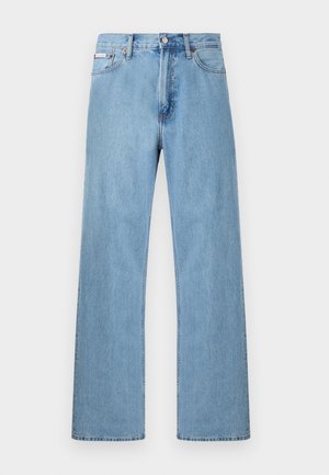 Riflové nohavice svetlomodrej farby s rovnými nohavicami, s dizajnom piatich vreciek a zapínaním na gombík v páse, zobrazené na jednoduchom pozadí.