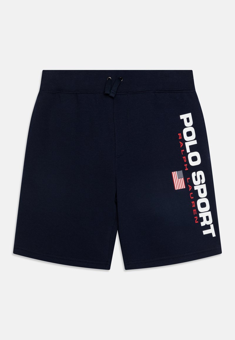 Mörkblå badshorts i mjukt tyg, med dragsko i midjan och fet vit text: "POLO SPORT" bredvid en liten accent av den amerikanska flaggan.