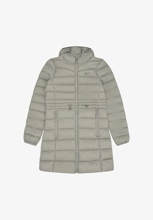 Gewatteerde lange grijze jas met capuchon, voorzien van een ritssluiting over de volle lengte, twee voorzakken, een taillekoord en een subtiel logoaccent.